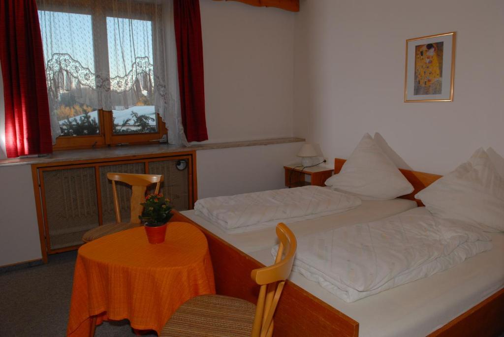 Hotel Gasthof Zum Neubau Kißlegg Стая снимка