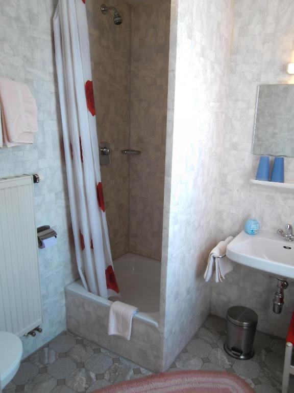 Hotel Gasthof Zum Neubau Kißlegg Стая снимка