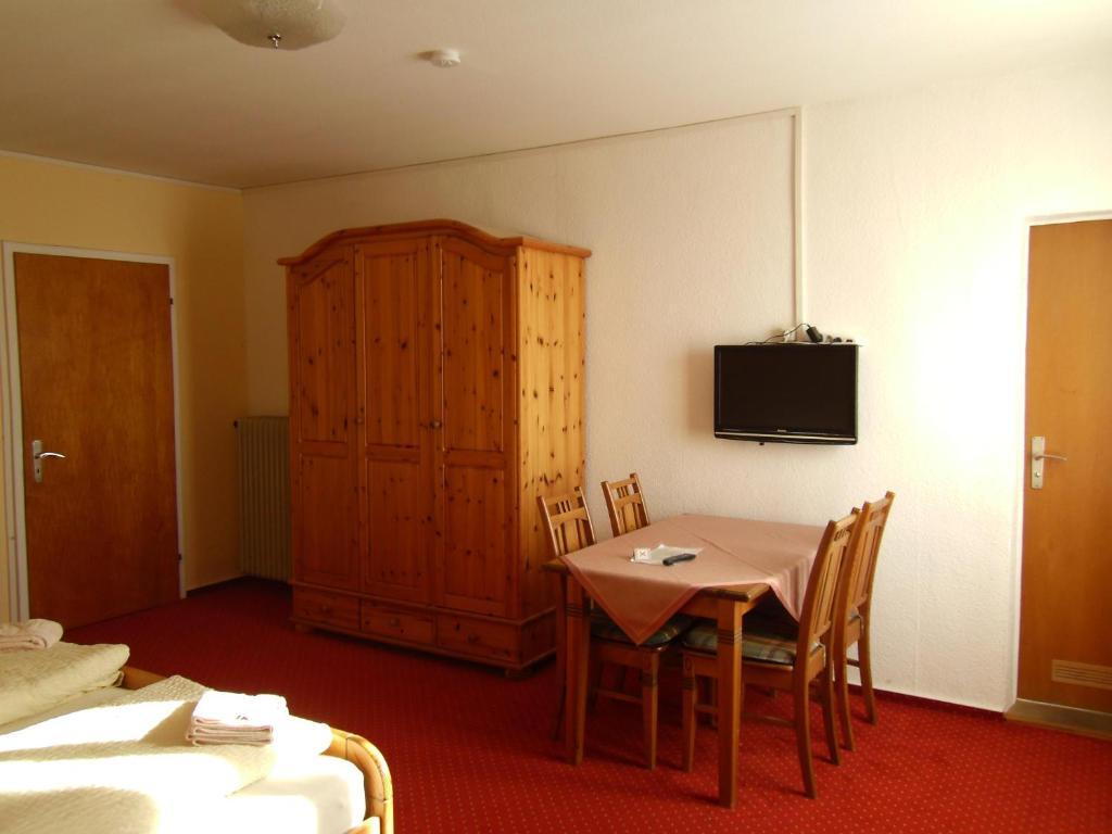 Hotel Gasthof Zum Neubau Kißlegg Стая снимка