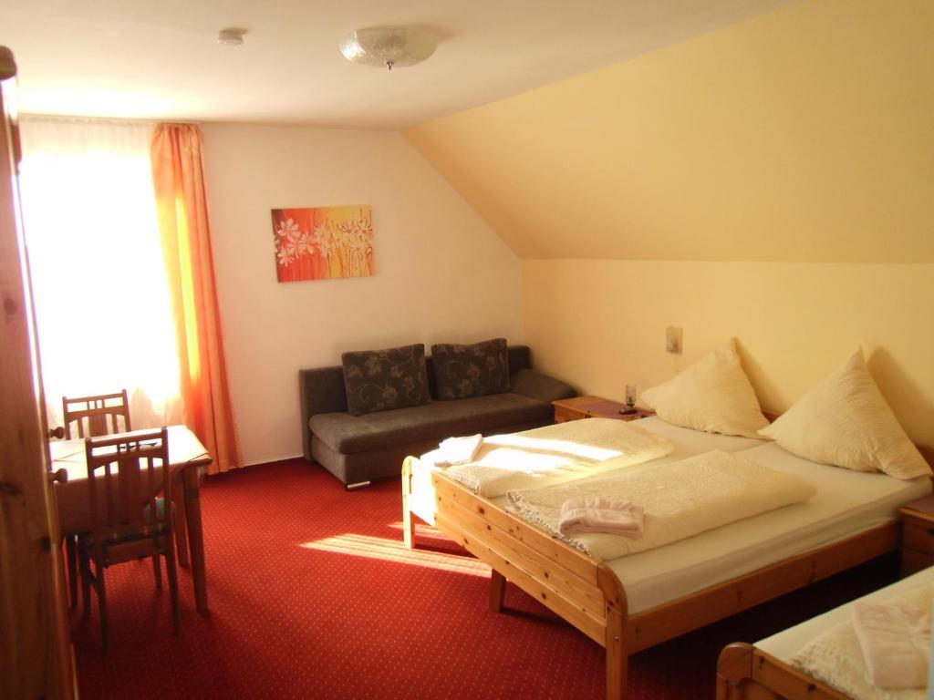 Hotel Gasthof Zum Neubau Kißlegg Стая снимка
